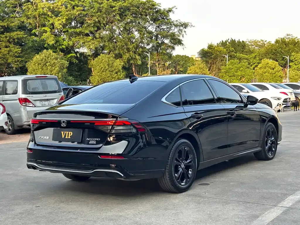 Honda Accord — фото 10