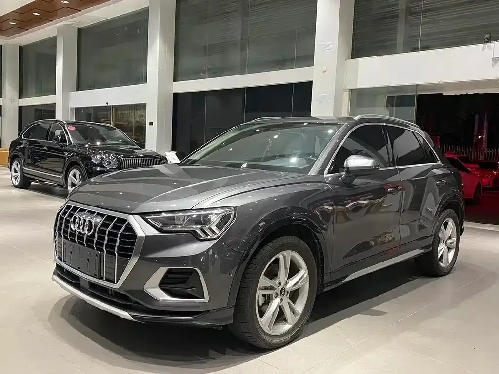Audi Q3 — фото 1