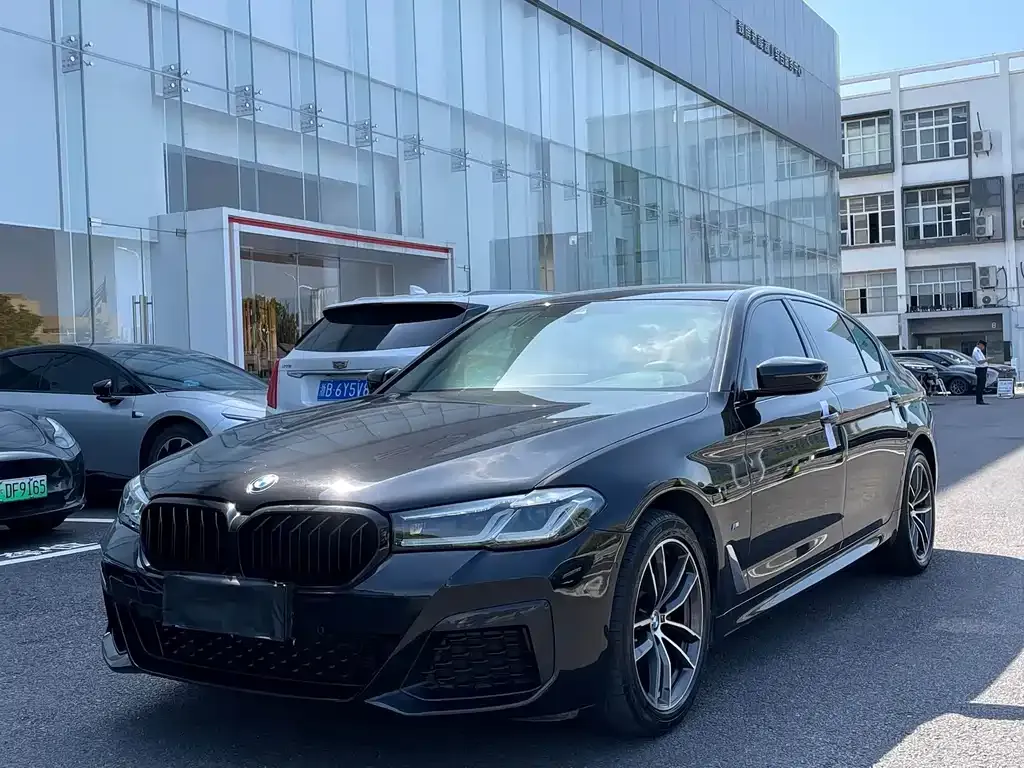BMW 5 Series — фото 1