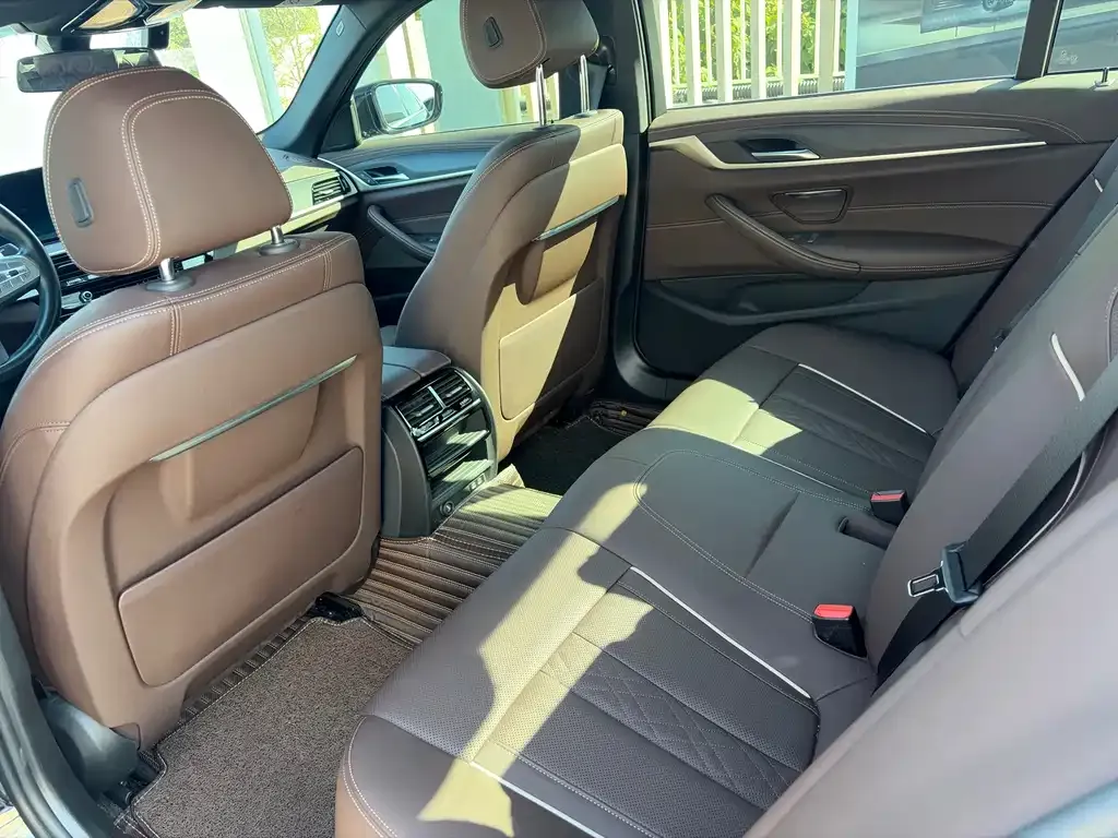 BMW 5 Series — фото 10