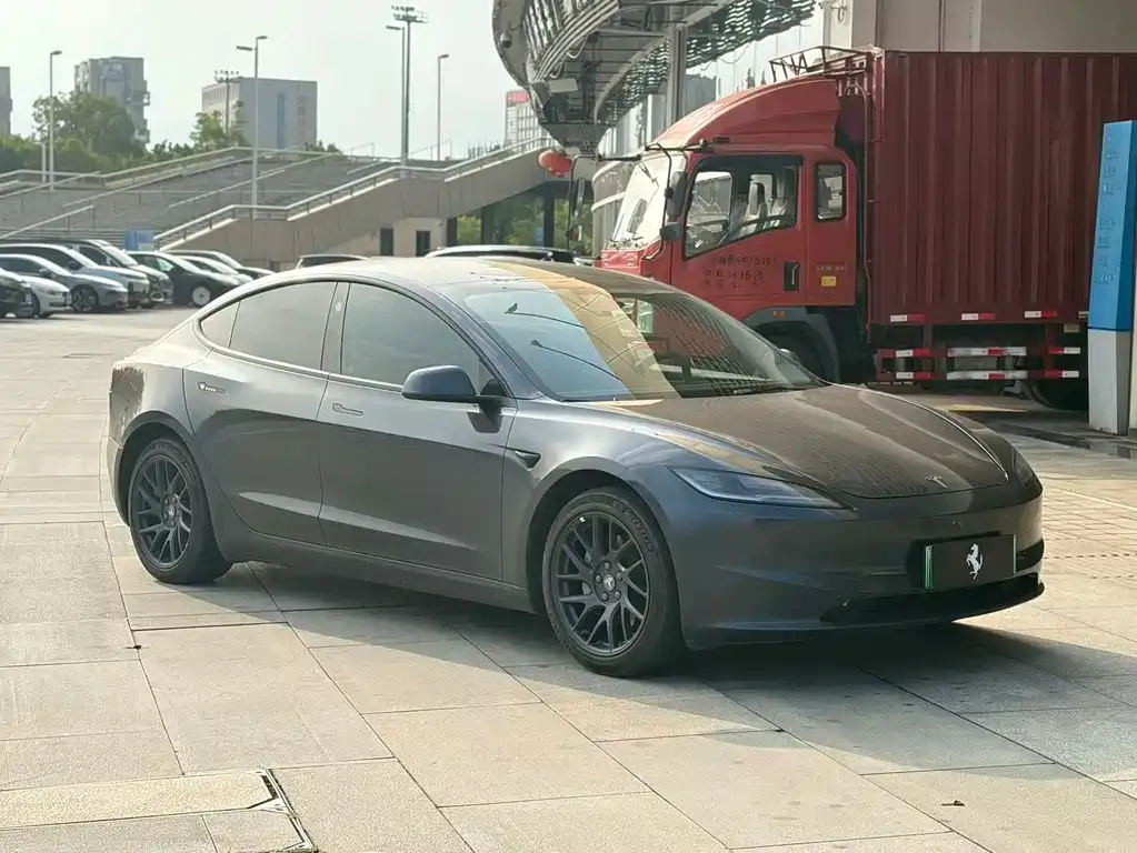 Tesla Model 3 — фото 2
