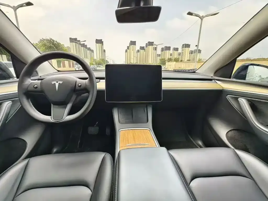 Tesla Model Y — фото 4