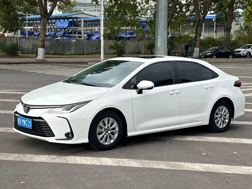 Toyota Corolla — фото 1