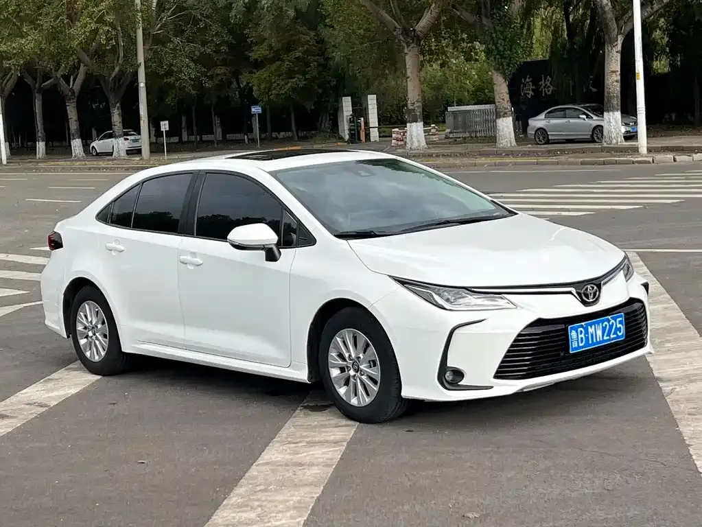 Toyota Corolla — фото 8