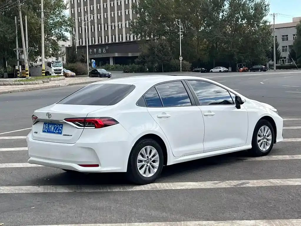 Toyota Corolla — фото 3