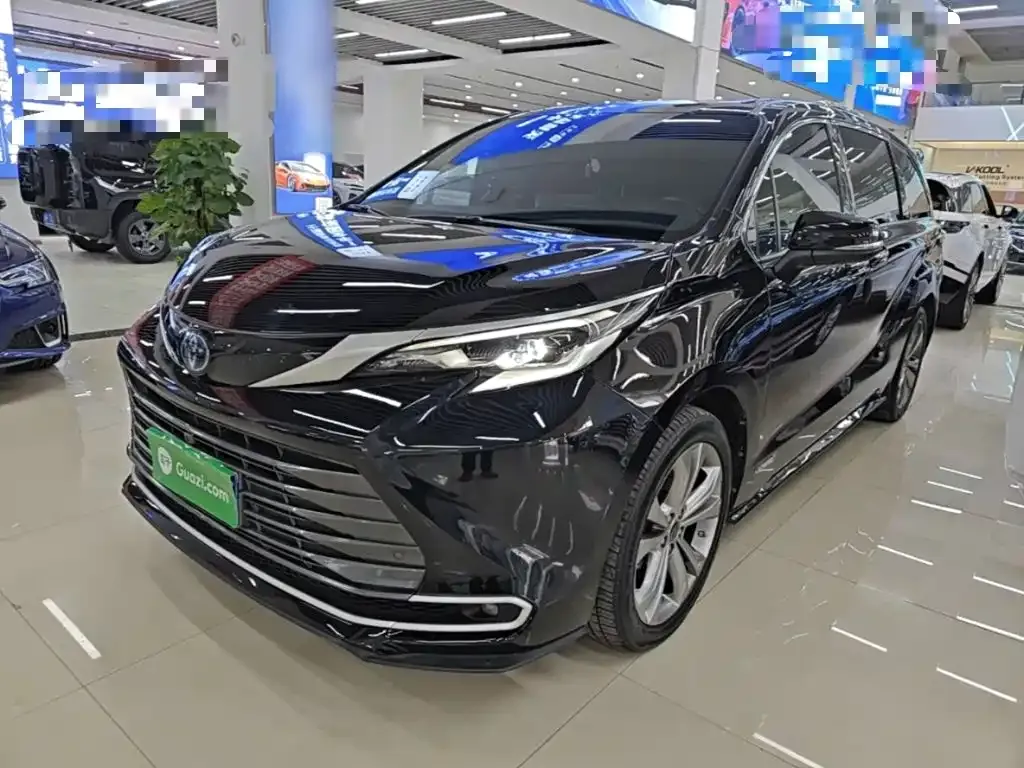 Toyota Sienna — фото 1