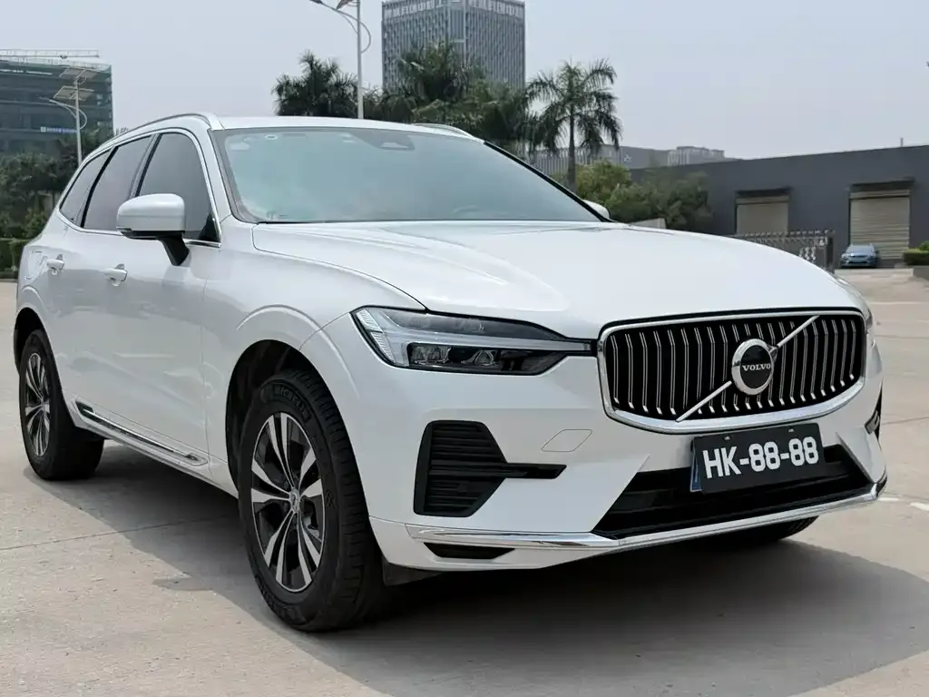Volvo XC60 — фото 1