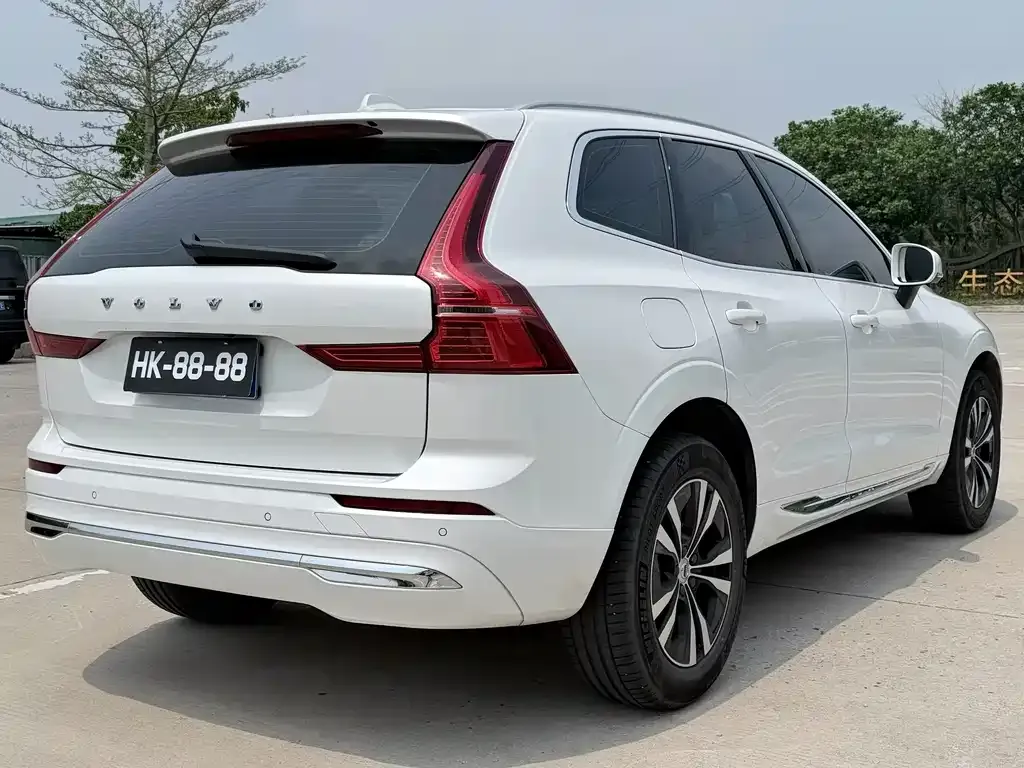 Volvo XC60 — фото 8