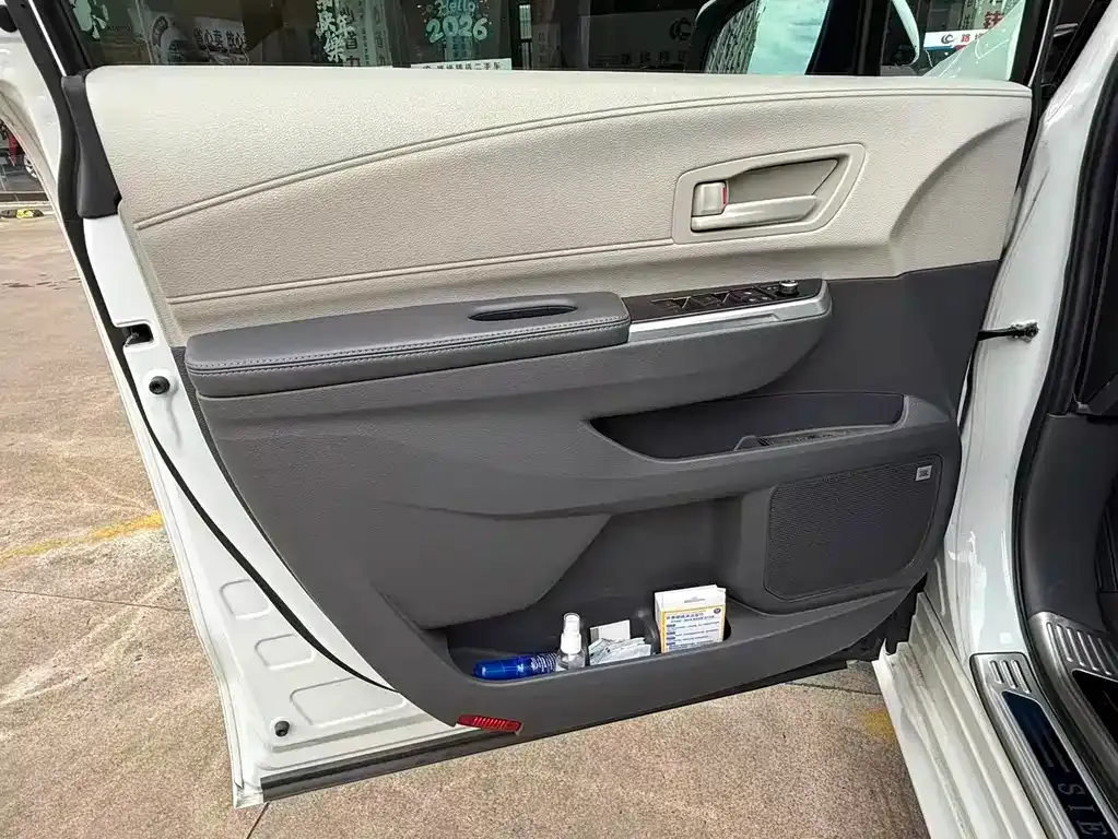 Toyota Sienna — фото 9