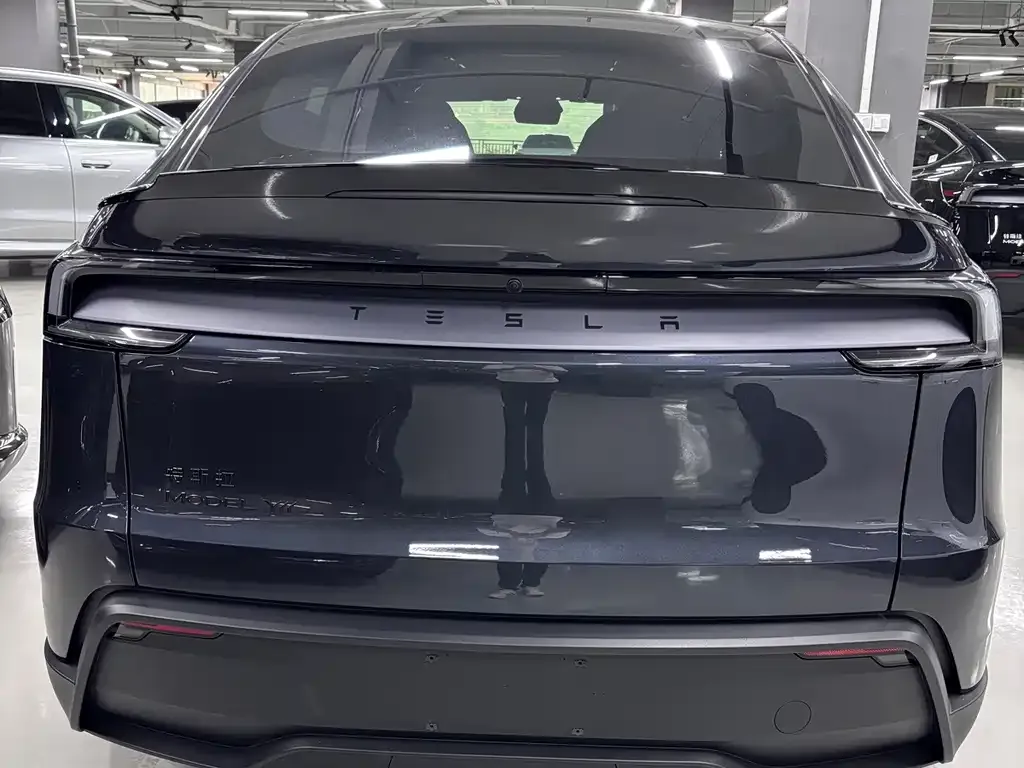 Tesla Model Y L — фото 2