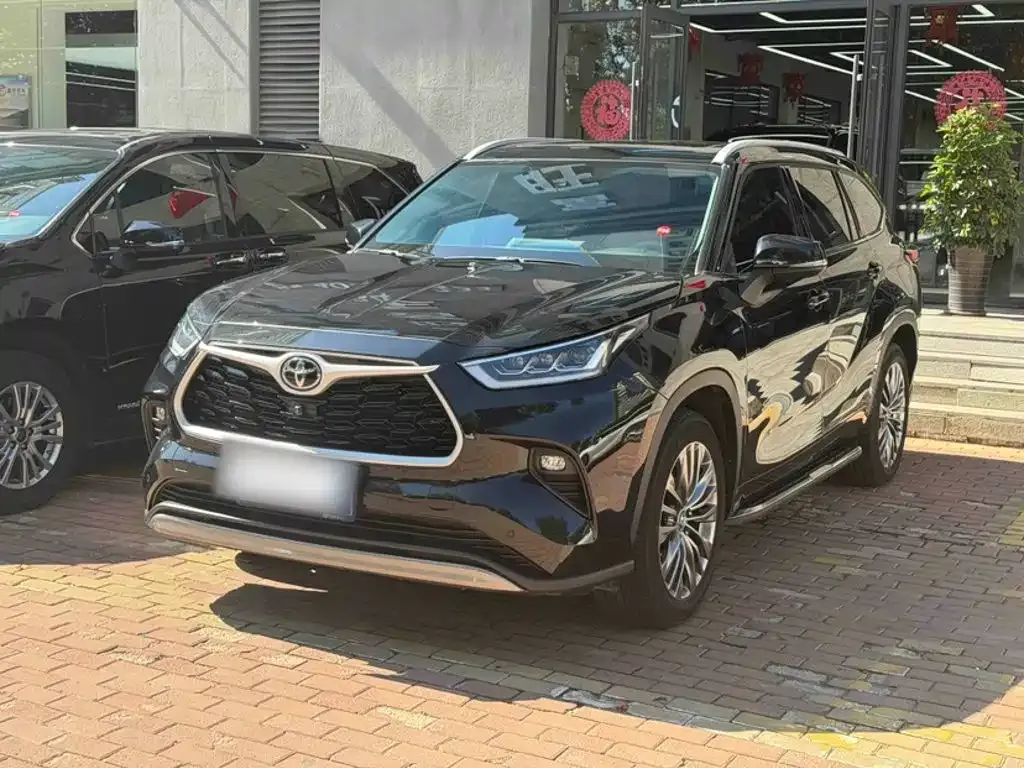 Toyota Highlander — фото 1