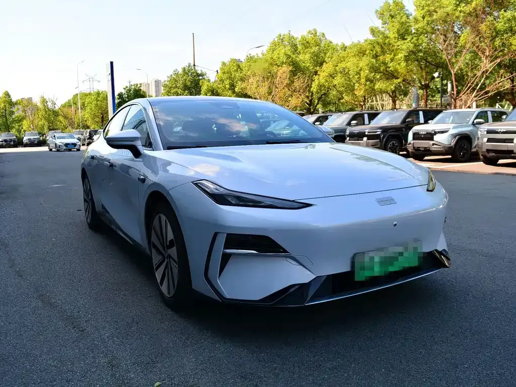 Geely Galaxy E8 — фото 4