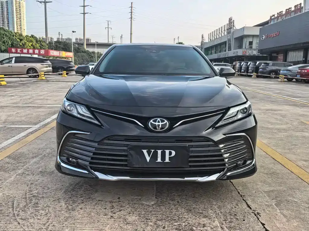 Toyota Camry — фото 9
