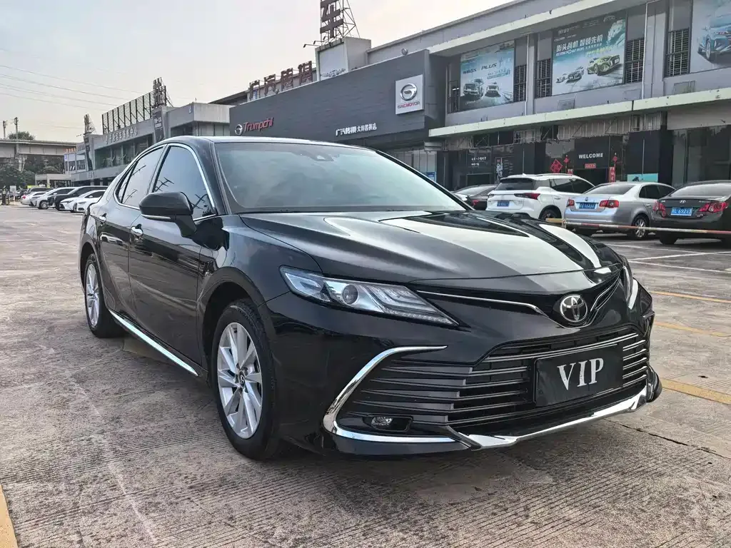 Toyota Camry — фото 8