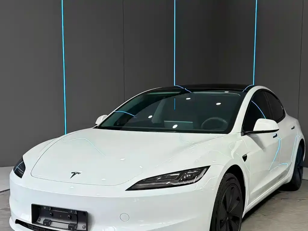 Tesla Model 3 — фото 1