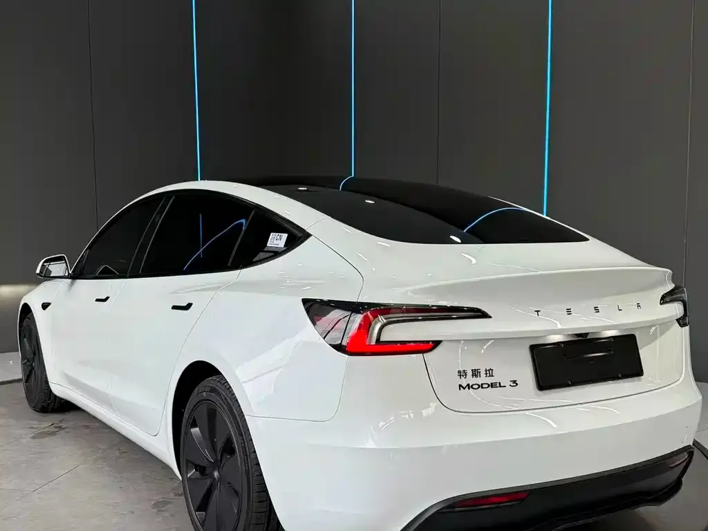 Tesla Model 3 — фото 8