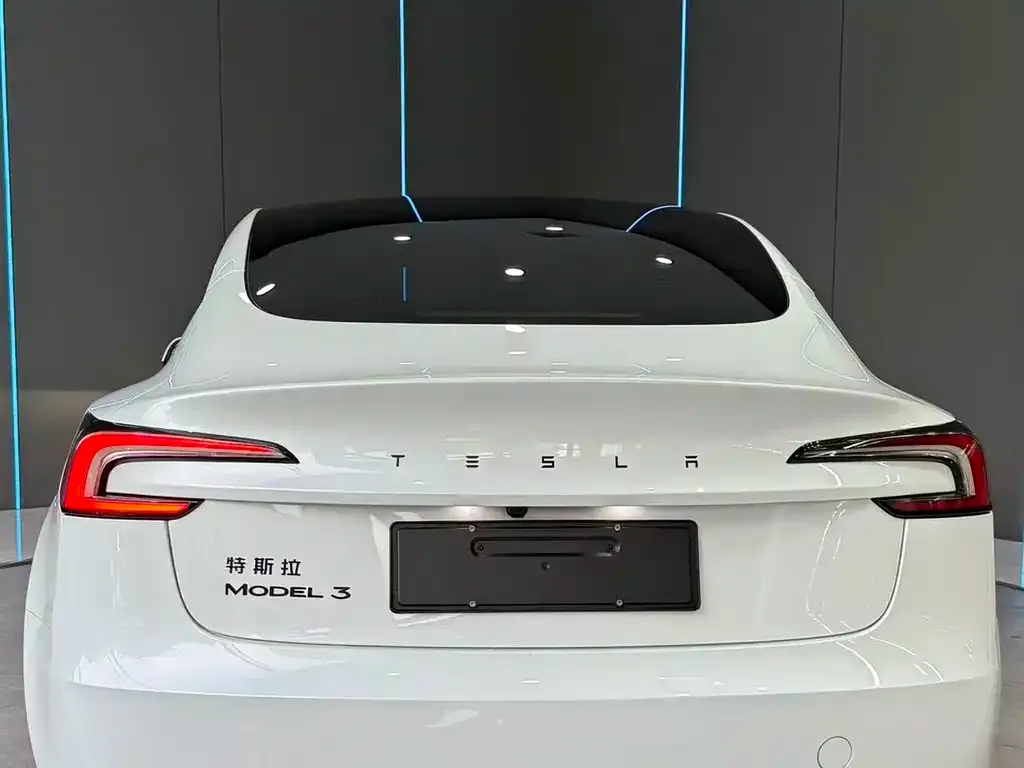 Tesla Model 3 — фото 9