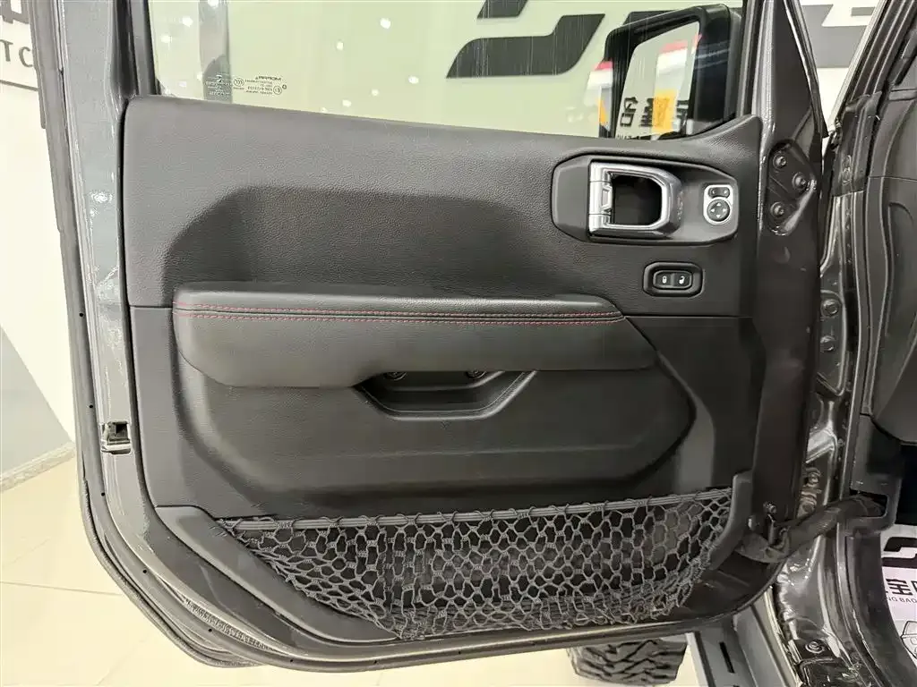 Jeep Wrangler — фото 4