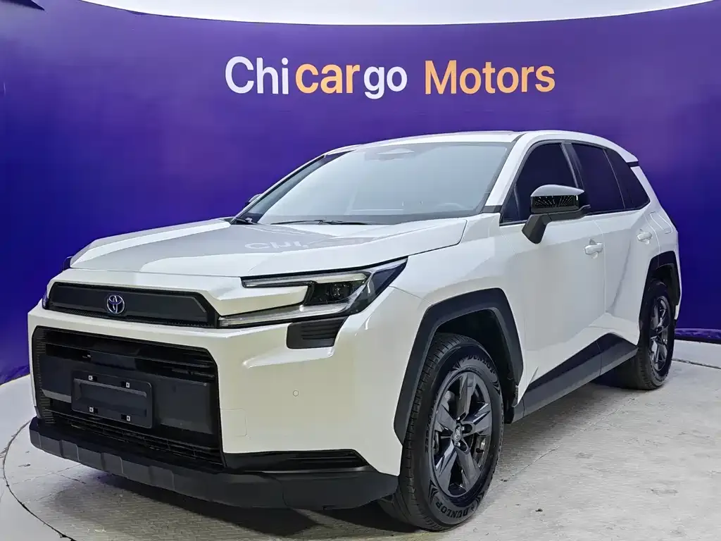 Toyota RAV4 — фото 1