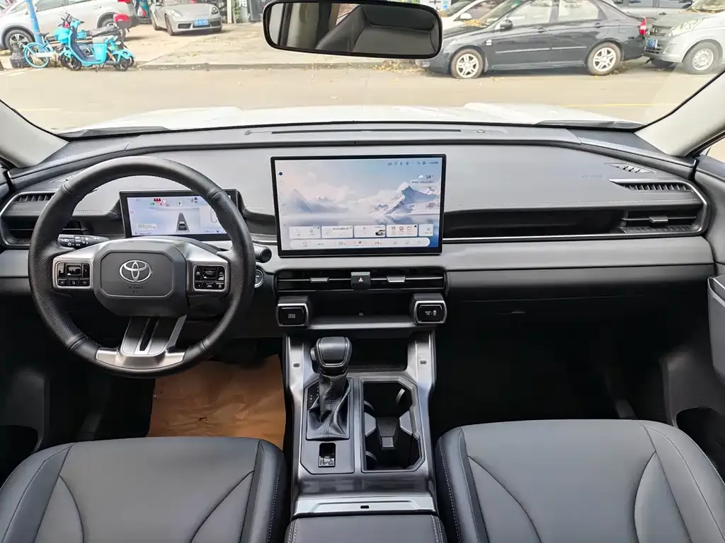 Toyota RAV4 — фото 4
