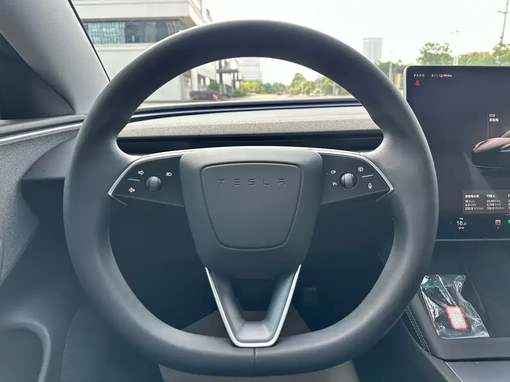 Tesla Model 3 — фото 4
