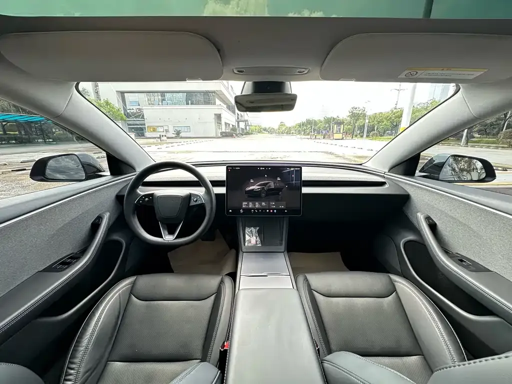 Tesla Model 3 — фото 9