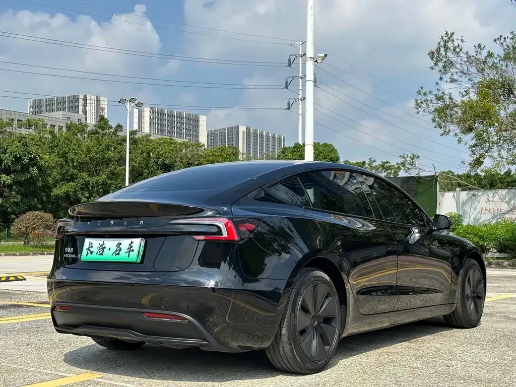 Tesla Model 3 — фото 10