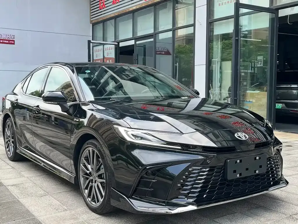 Toyota Camry — фото 5