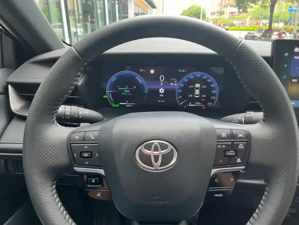 Toyota Camry — фото 4