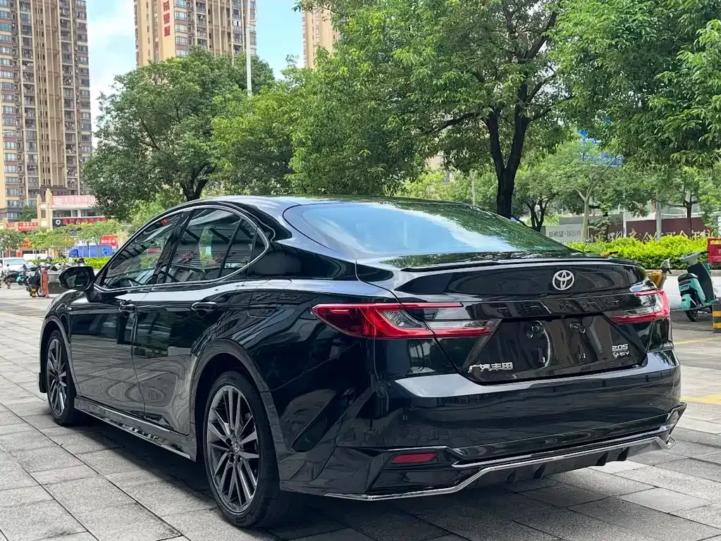 Toyota Camry — фото 7