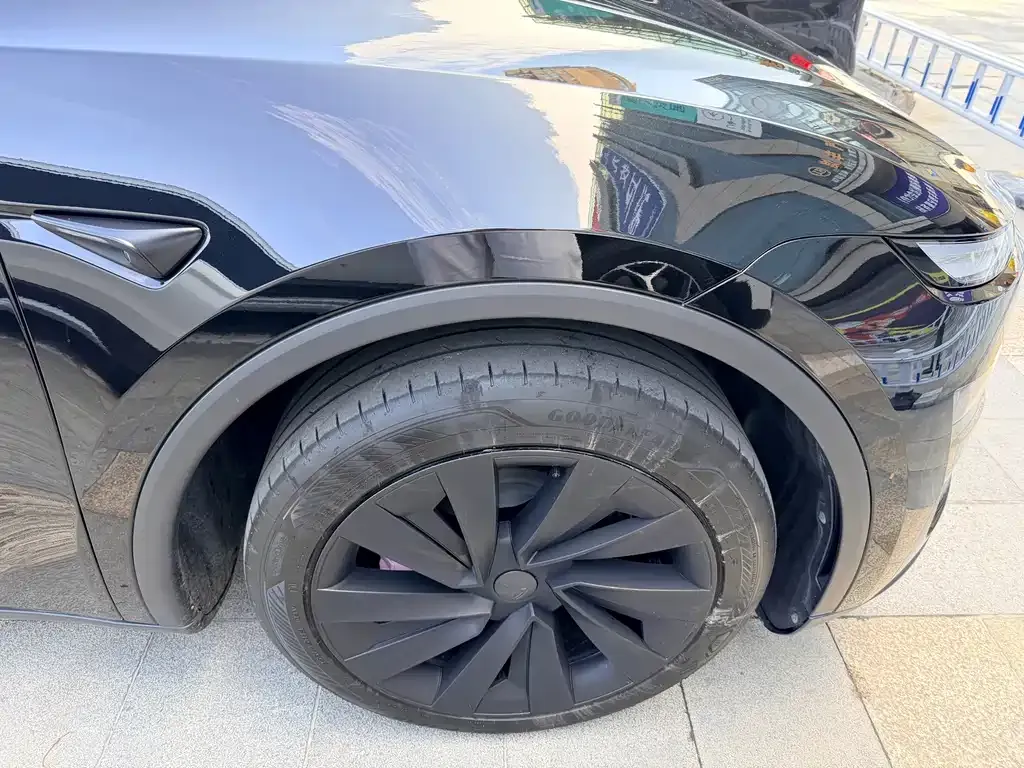 Tesla Model Y — фото 4