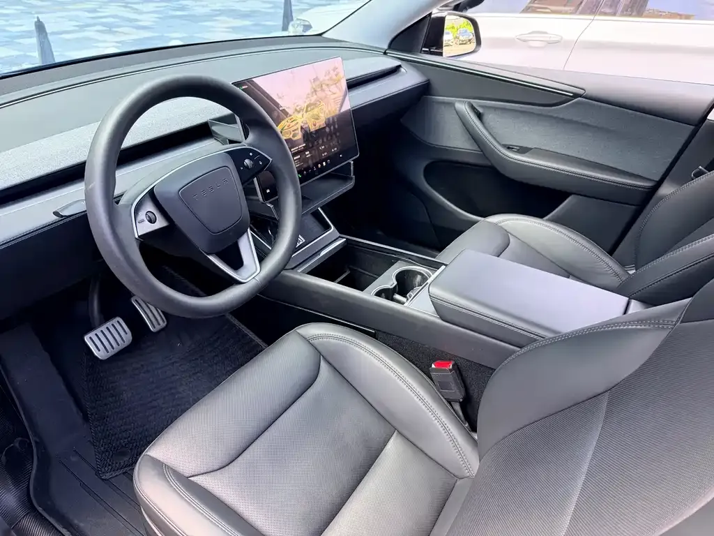 Tesla Model Y — фото 8