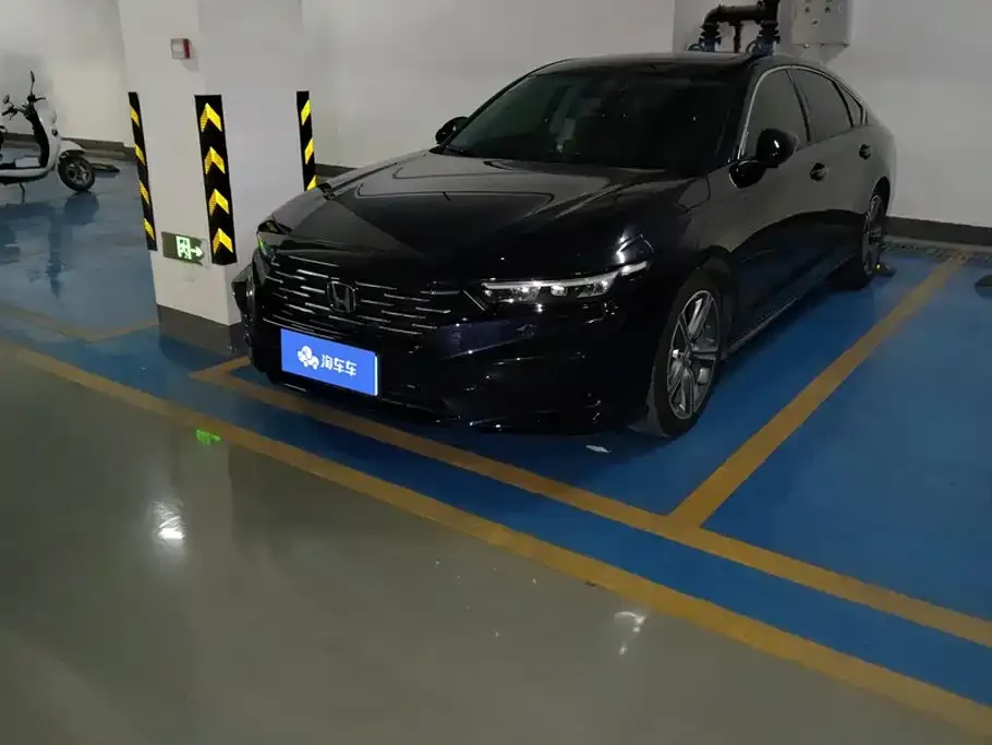 Honda Accord — фото 1