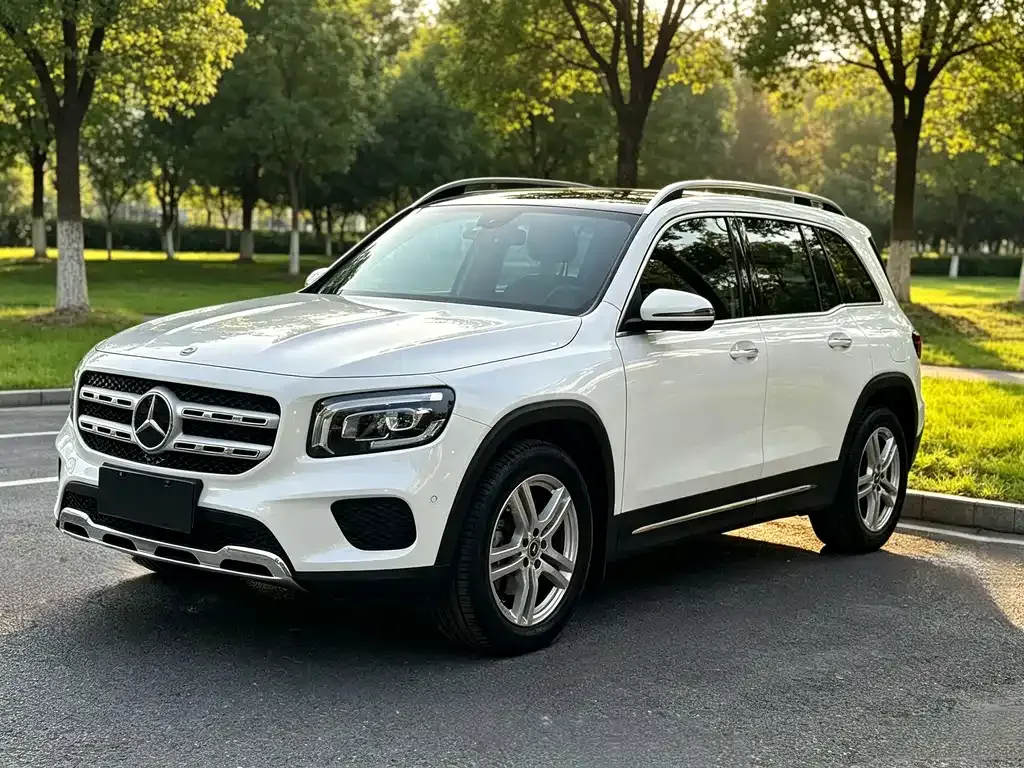 Mercedes-Benz GLB — фото 1
