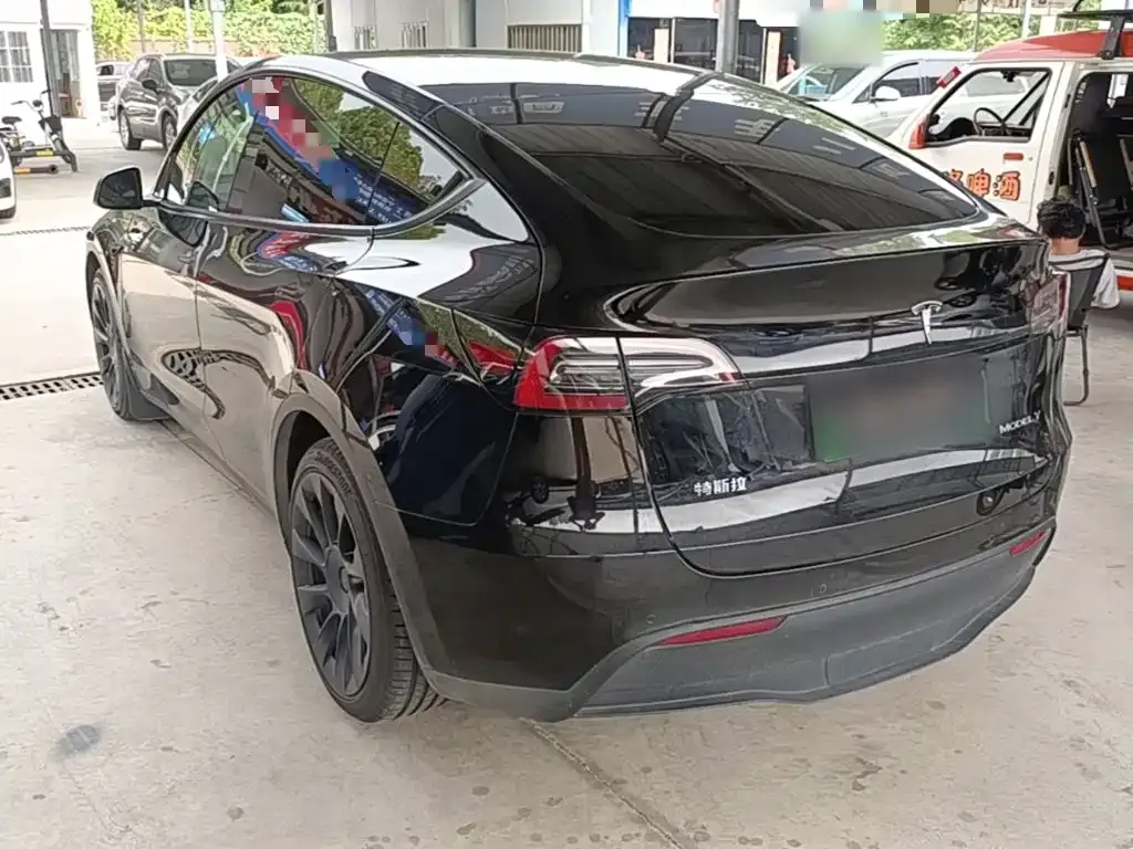 Tesla Model Y — фото 5