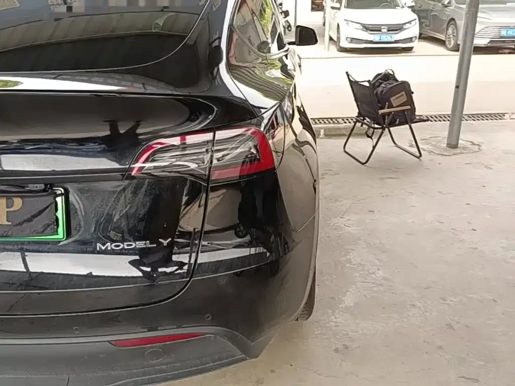 Tesla Model Y — фото 6