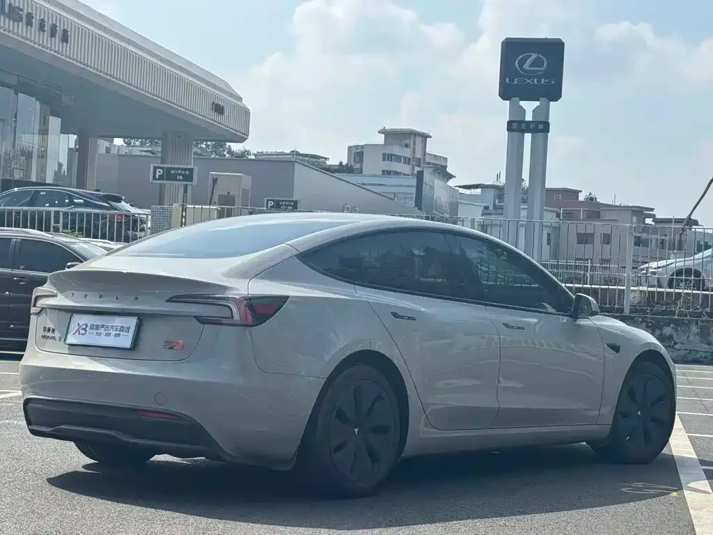 Tesla Model 3 — фото 4