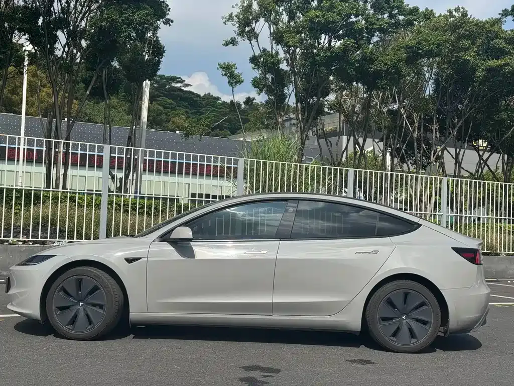 Tesla Model 3 — фото 8