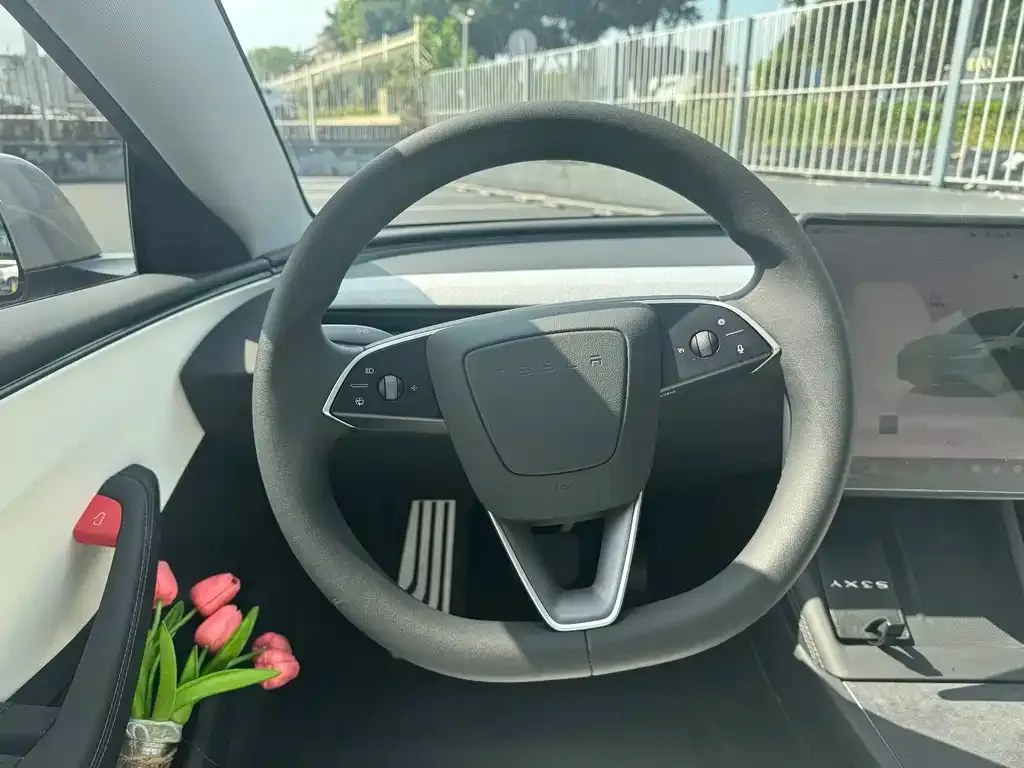 Tesla Model 3 — фото 9