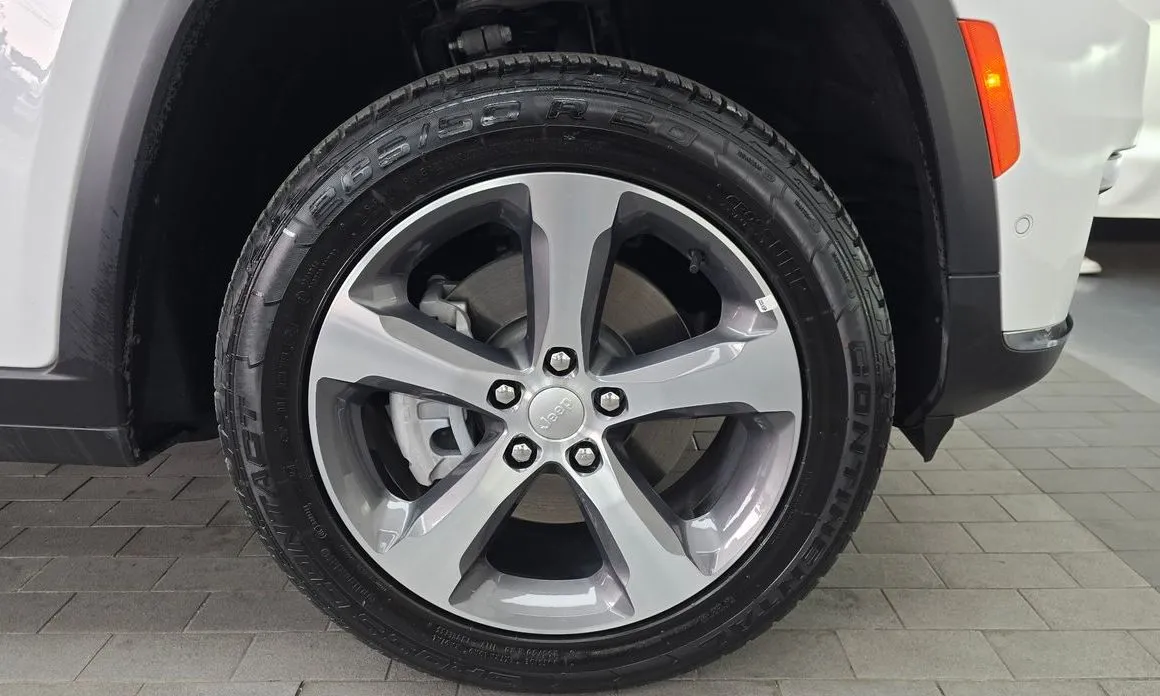 Jeep Cherokee — фото 10