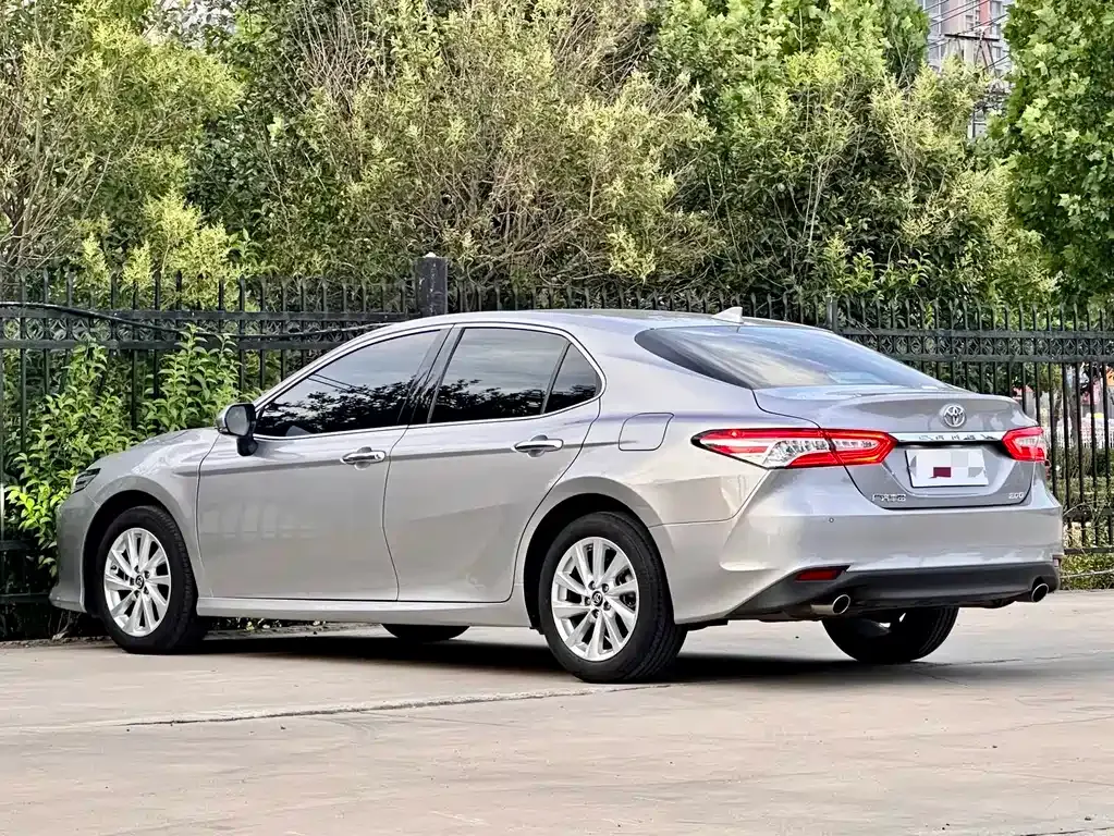 Toyota Camry — фото 7