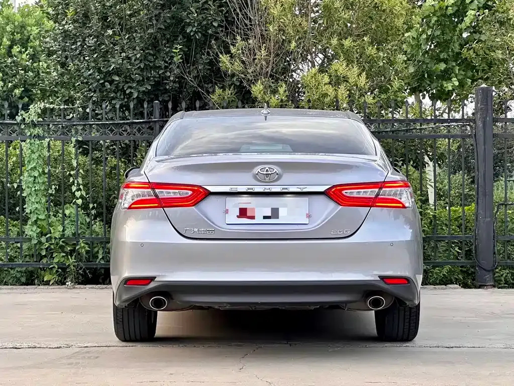 Toyota Camry — фото 5
