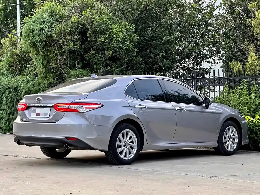 Toyota Camry — фото 8