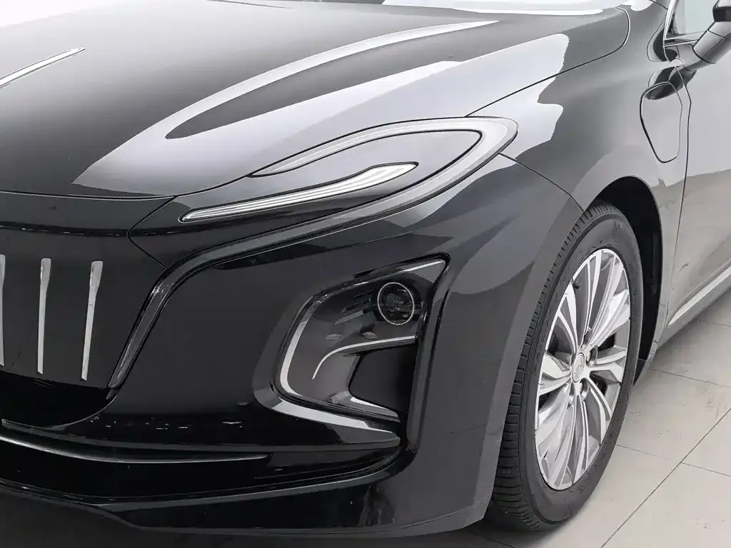 Hongqi E-QM5 — фото 3