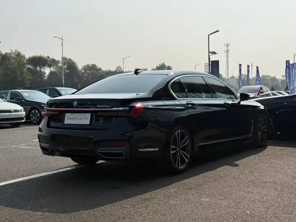 BMW 7 Series — фото 10