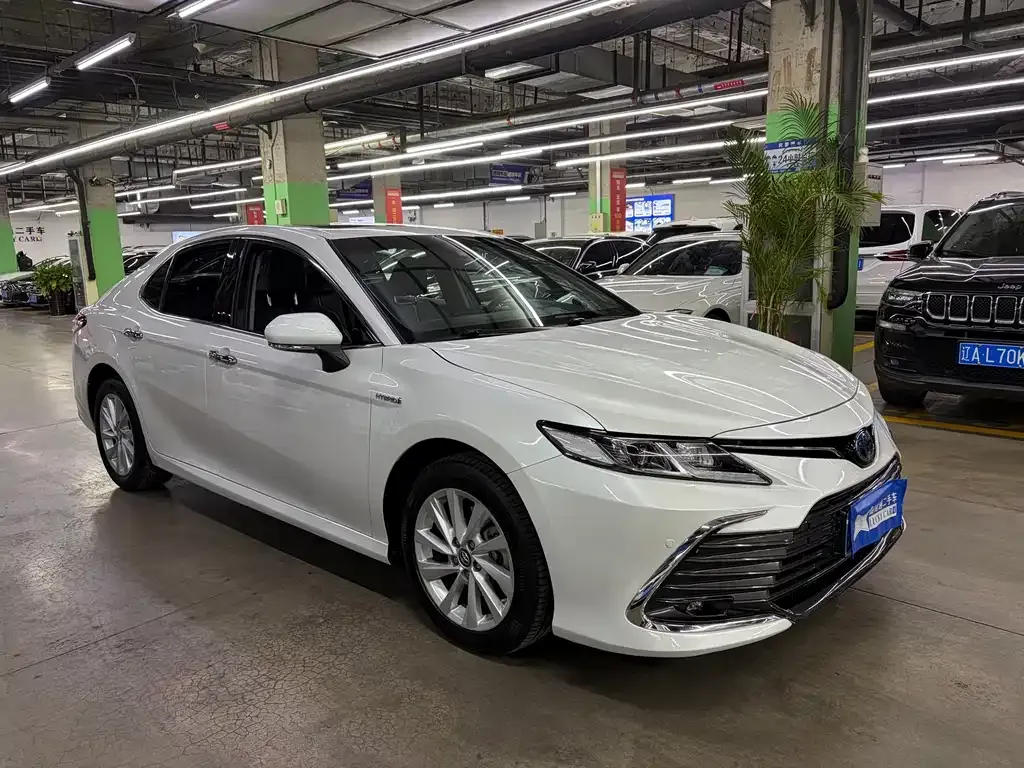 Toyota Camry — фото 5