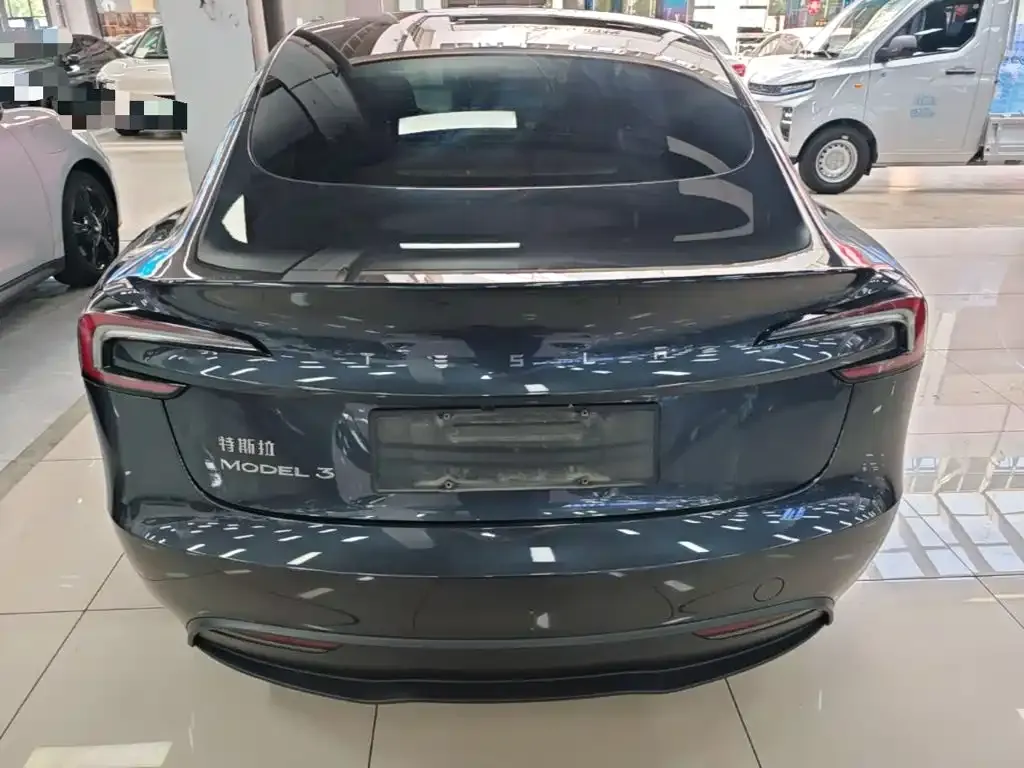 Tesla Model 3 — фото 10