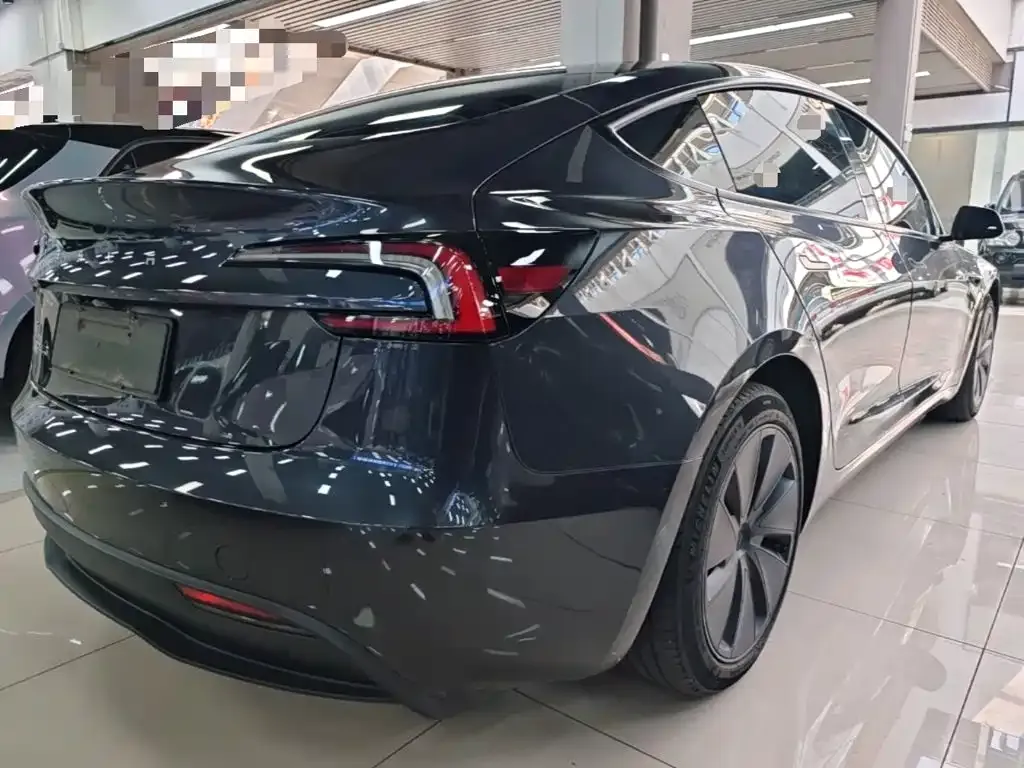 Tesla Model 3 — фото 8