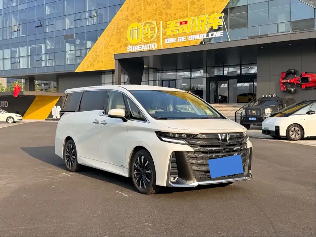 Toyota Vellfire — фото 1