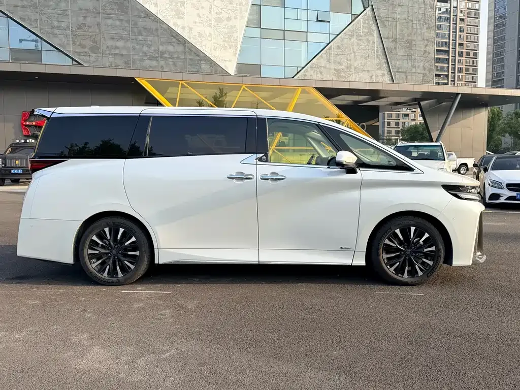 Toyota Vellfire — фото 8